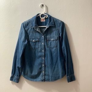 🌸 Levi’s Denim Shirt